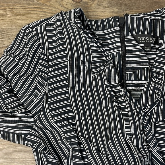 TOPSHOP Women’s Belted Black and White Striped Playsuit Jumpsuit, size 6 - Picture 4 of 14
